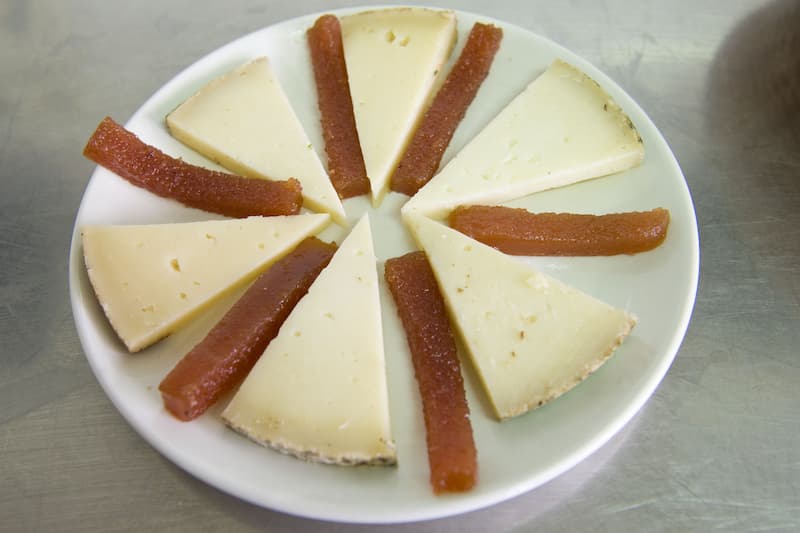 Plato de queso y membrillo